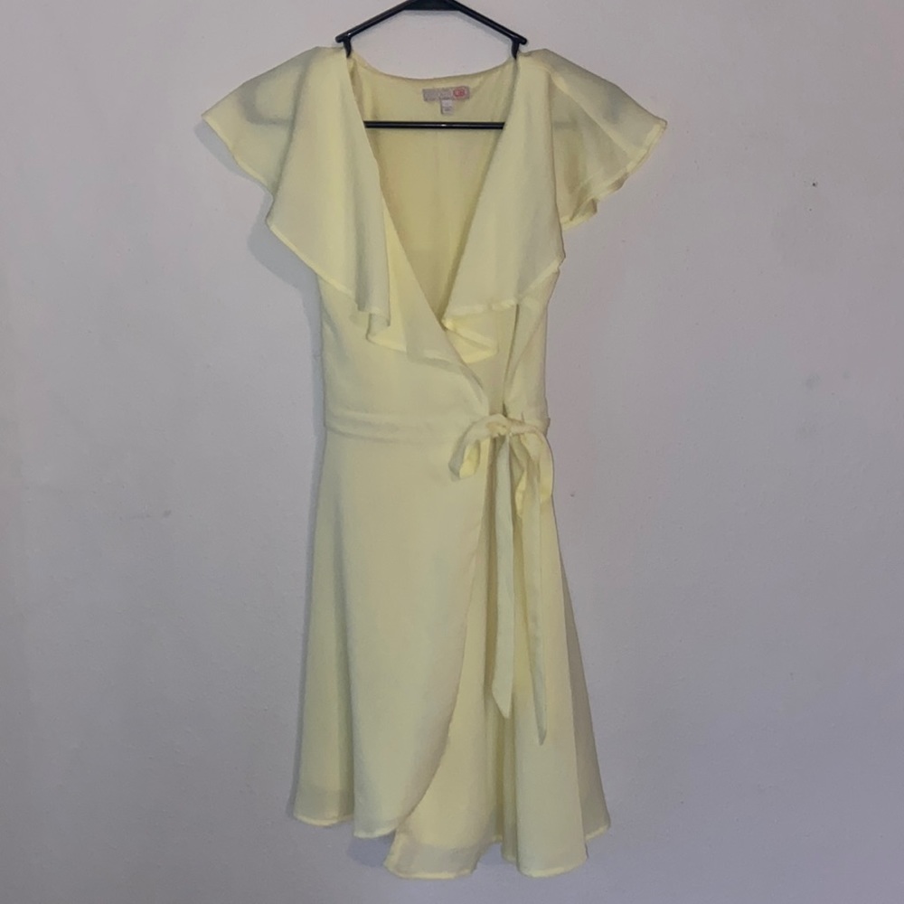 Beautiful mini flowy yellow wrap dress, Gianni Bini, pale yellow, wedding guest